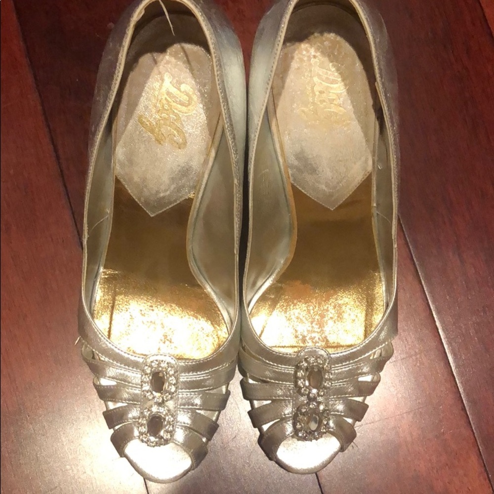 Shoes - Picture 3 of 5